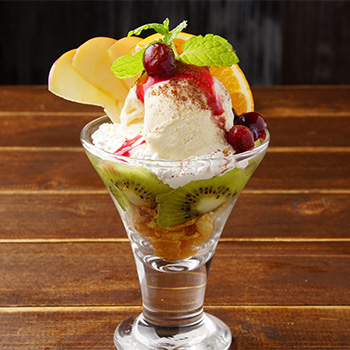 季節のフルーツパフェ